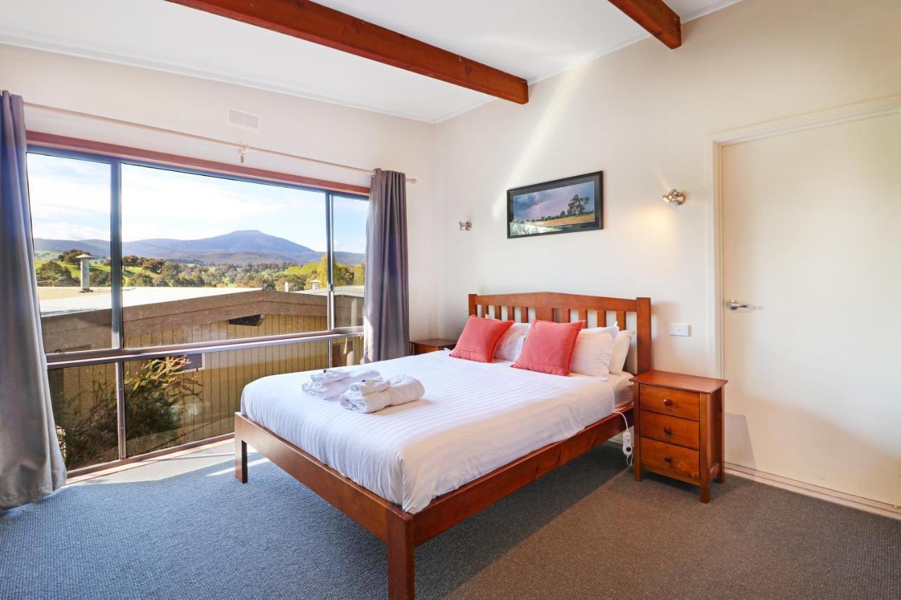 Off Mountain Accommodation Merrijig Exterior foto